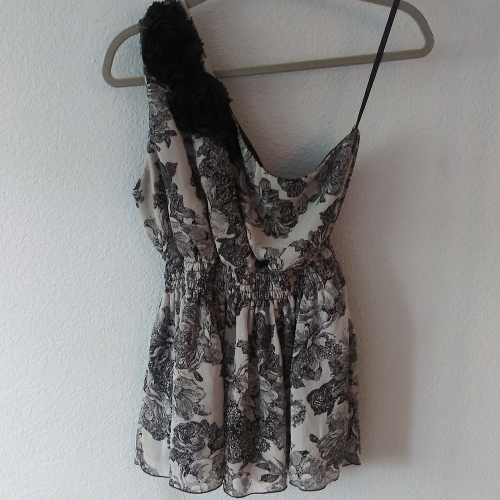 Torrid one shoulder blouse black/gray print size 0